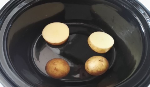 4 pezzi di patata che faranno da sostegno al pollo al lime