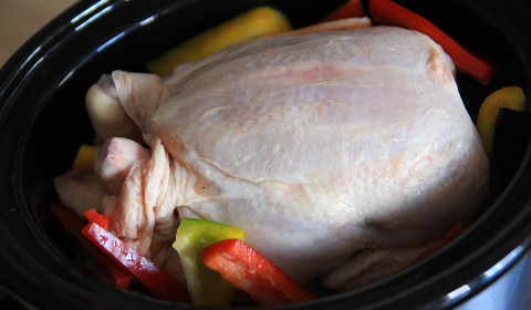 il pollo con peperoni nella slow cooker
