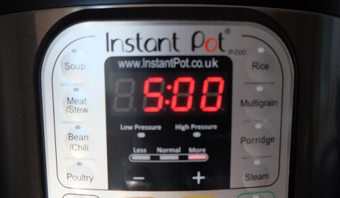 il timer della instant pot impostato sulle 5 ore HIGH