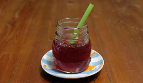 il sidro di mele cotogne pronto da gustare