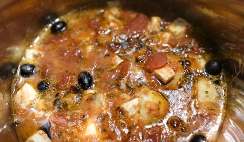 Seppioline al pomodoro con feta e olive nere cotti nella Slow Cooker