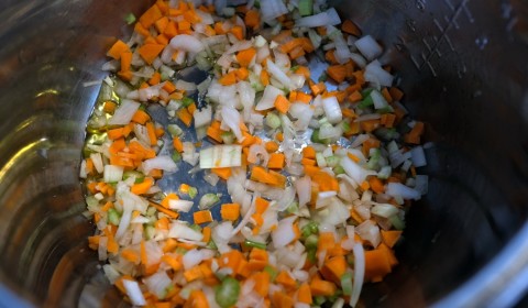 il trito di aglio, cipolla, sedano e carota
