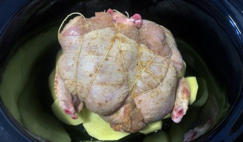 Pollo ripieno in cottura nella Slow Cooker